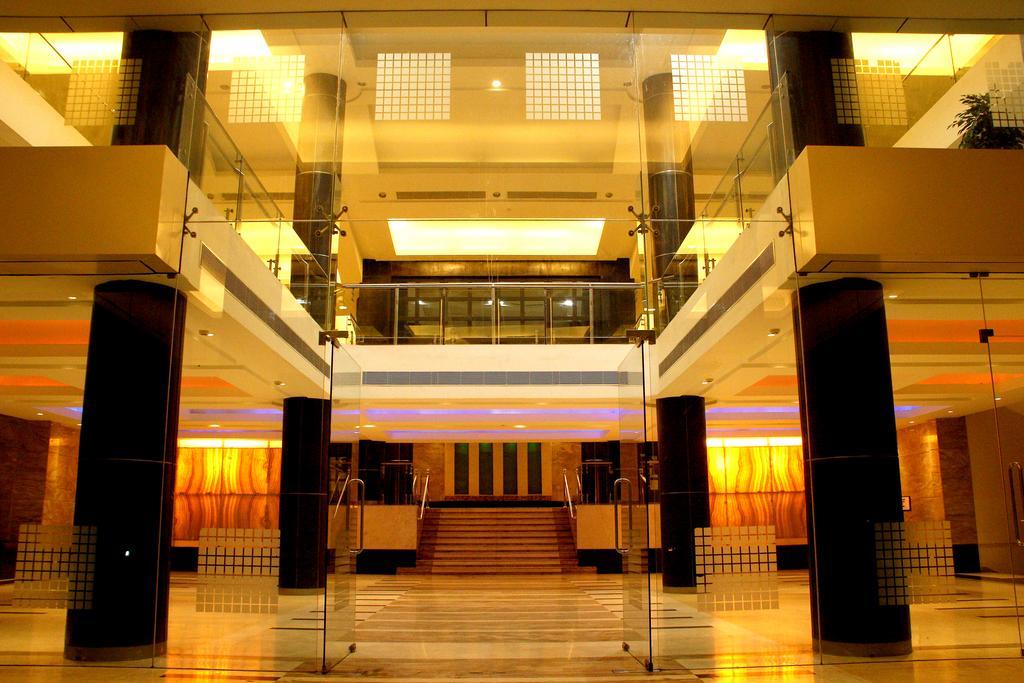 Gokulam Park Hotel y Centro de Convenciones Kochi Exterior foto