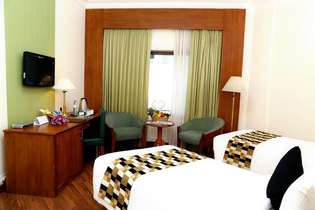 Gokulam Park Hotel y Centro de Convenciones Kochi Habitación foto