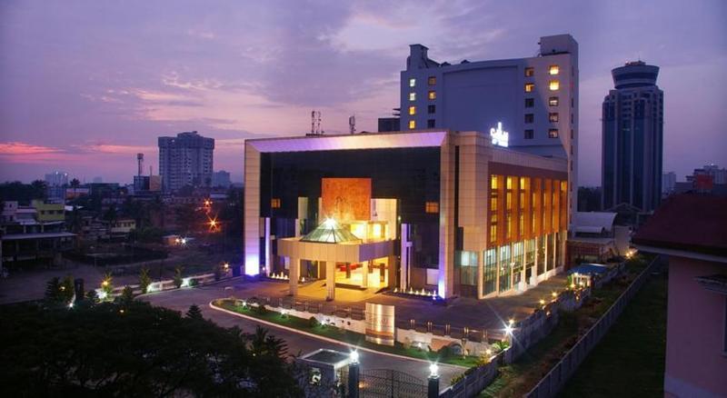 Gokulam Park Hotel y Centro de Convenciones Kochi Exterior foto